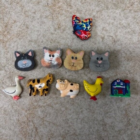 Button Covers - cats, butterfly, farm animals - just clip on buttons - Picture 1 of 5